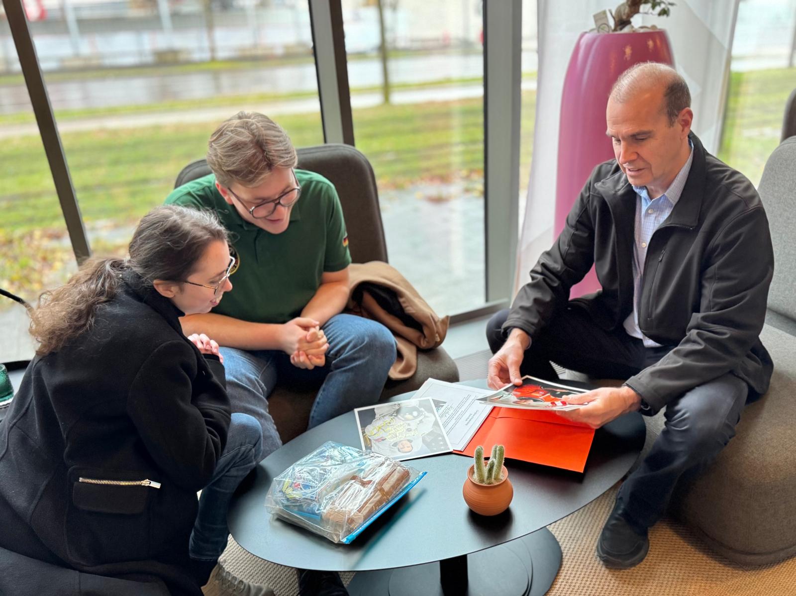 A meeting out of this world!