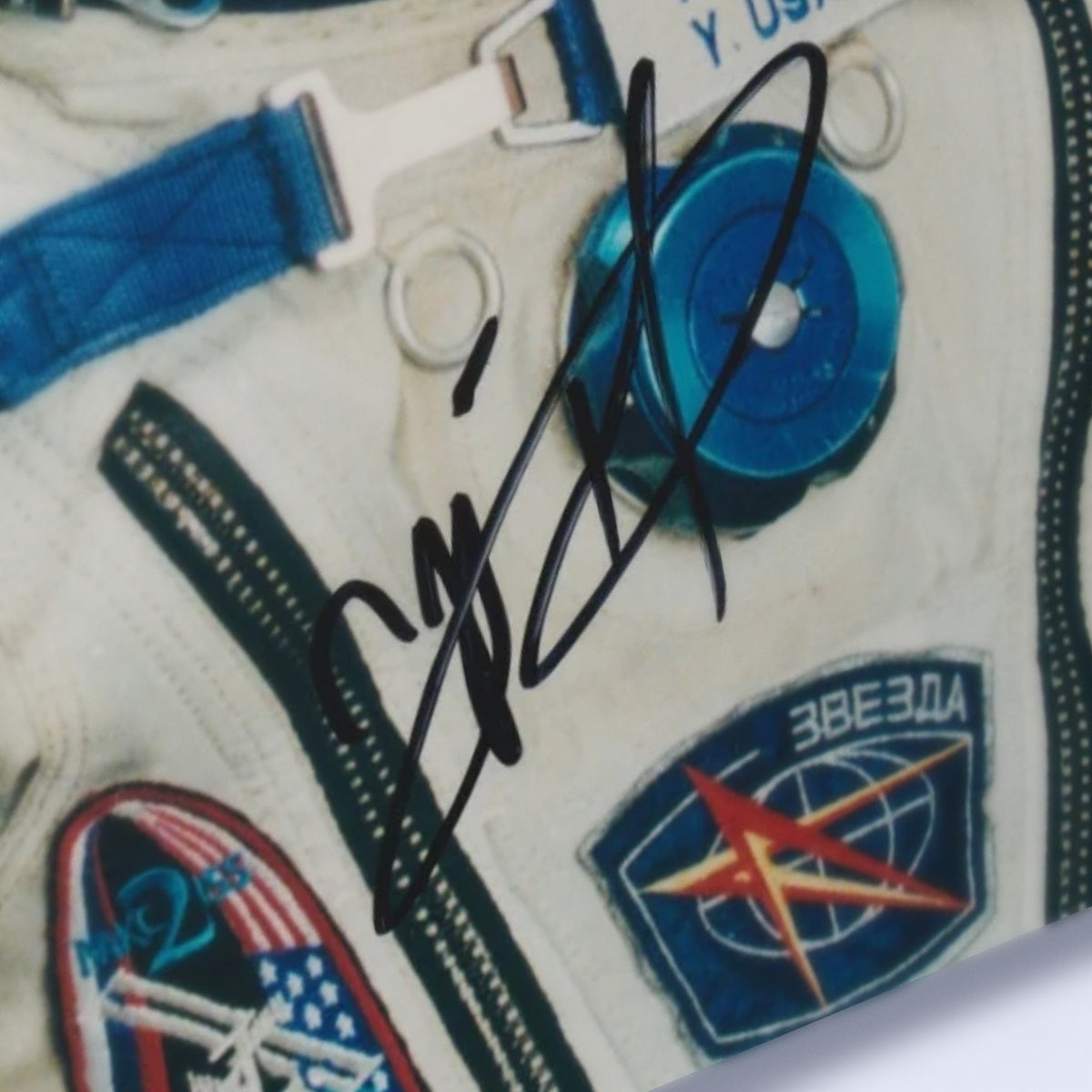 Close-up of Yuri Usachev's signature on the photo